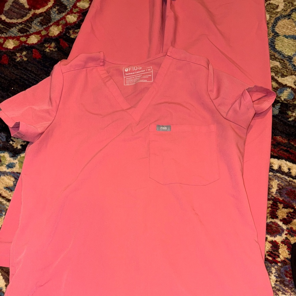 Figs Coral Scrub Set